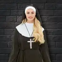 Disfraces de monjas y curas terroríficos