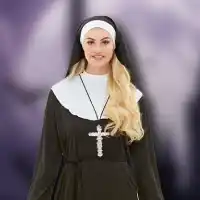Disfraces de monjas y curas terroríficos